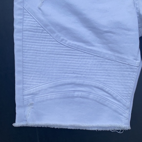 Brand New GUESS White Slim Short SZ 38 - Picture 5 of 10